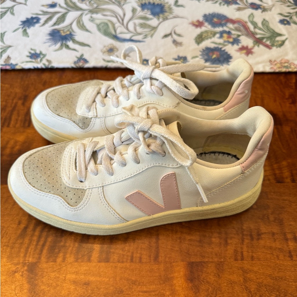 Veja Women's Sneakers In Cream And Light Pink